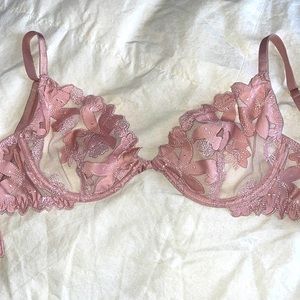 Victoria’s Secret unlined plunge lace bra 32D